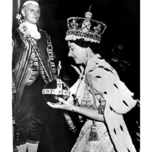 Queen-Elizabeth-with-Coronation-Orb - WMODA | Wiener Museum